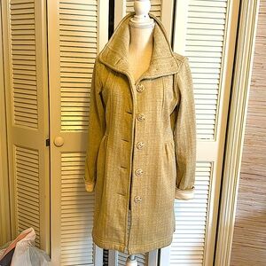 Patagonia Jacket size Medium Butter Yellow